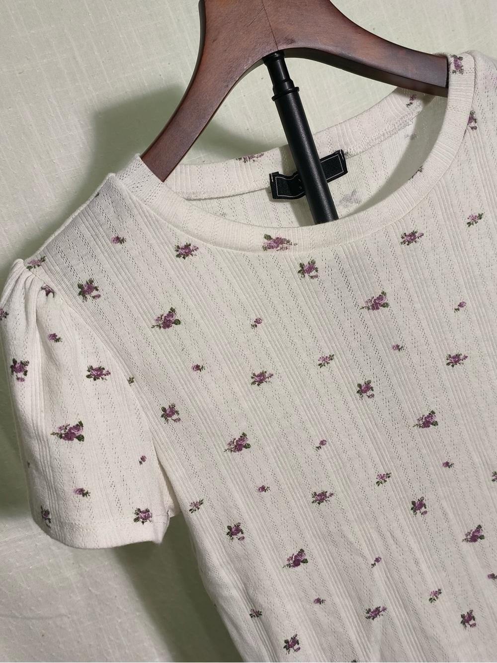 VIBE Sportswear Ivory Purple Floral Pointelle Short Sleeve Top M
